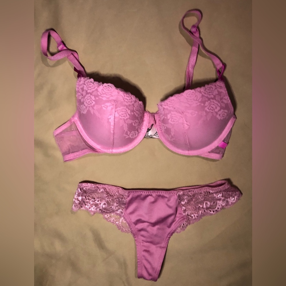 BNWOT Victorias Secret 34B and S panty set